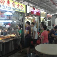 Photo taken at Meow Xiang Vegetarian Food by Chin Han T. on 8/19/2012