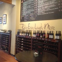 Photo prise au Relm Wine Bistro par Matthew C. le4/1/2012