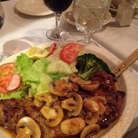 Foto scattata a El Golfo Restaurant da Rachel L. il 2/10/2012