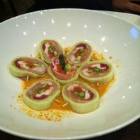 4/19/2012 tarihinde Rick L.ziyaretçi tarafından Toro Sushi Bar Lounge'de çekilen fotoğraf