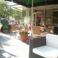 Foto tomada en Canape Café - Bar - Lounge  por Andreas H. el 7/25/2012
