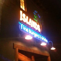 รูปภาพถ่ายที่ Islands Restaurant โดย Chris S. เมื่อ 2/13/2012