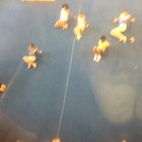Foto tomada en Madtown Twisters Gymnastics - West  por Francene G. el 7/18/2012