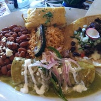 Foto scattata a Taco Rosa Mexico City Cuisine - Newport Beach da Chelsey il 10/29/2011