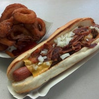 Das Foto wurde bei Bethel Hot Dog Palace von Zack D. am 6/23/2012 aufgenommen