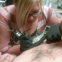 รูปภาพถ่ายที่ House Of Pain Tattoo โดย Matt F. เมื่อ 9/29/2011