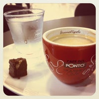 Photo taken at Café do Ponto by Eduardo P. on 11/18/2011