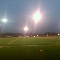 Foto tomada en University Park &amp;amp; Sport Club Field - Rutgers Recreation  por G G. el 10/26/2011