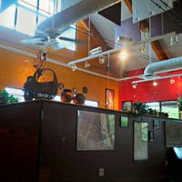 Foto diambil di Greenside Cafe oleh David W. pada 8/24/2012