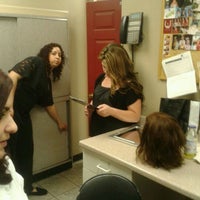 Foto diambil di Gullo&#39;s Family Hair Care Center oleh Wendy L. pada 5/11/2012