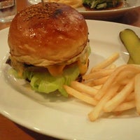 Photo taken at Café La Fresca: Homemade Hamburgers &amp;amp; Bar by Tetsuya T. on 8/11/2012
