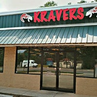 Foto scattata a Kravers Seafood Restaurant da Zach R. il 5/26/2012