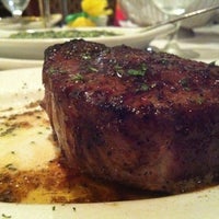 Снимок сделан в Ruth&amp;#39;s Chris Steak House пользователем Brittany K. 8/22/2012