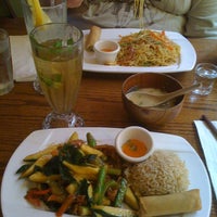 รูปภาพถ่ายที่ Wild Ginger Pan-Asian Vegan Cafe โดย Barb M. เมื่อ 6/21/2012