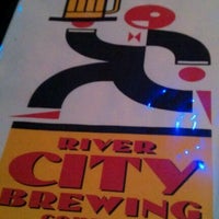 รูปภาพถ่ายที่ River City Brewing Company โดย alison เมื่อ 1/15/2012