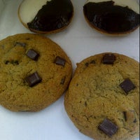 รูปภาพถ่ายที่ Michael&#39;s Cookie Jar โดย Ricki D. เมื่อ 9/30/2011