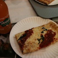 9/13/2011にBecca M.がLa Bella Mariella Pizza IIで撮った写真