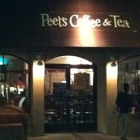 Foto diambil di Peet&amp;#39;s Coffee &amp;amp; Tea oleh Yushi T. pada 11/18/2011