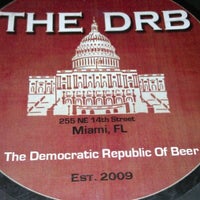 9/22/2011 tarihinde @MisterHirschziyaretçi tarafından The DRB (Democratic Republic Of Beer)'de çekilen fotoğraf