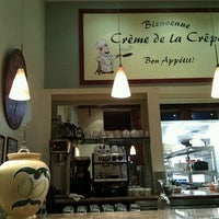 Photo taken at Crème de lâ Crepe Bistro by HOPE on 12/2/2011