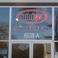 รูปภาพถ่ายที่ Umigo Indoor Go Kart Racing โดย Mikey K. เมื่อ 12/27/2011