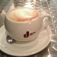 Foto tirada no(a) Moda Espresso Bar por Andrea B. em 4/19/2012