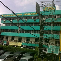 Photo taken at Universitas Tama Jagakarsa by Asrul H. on 1/28/2012