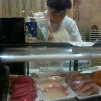 Foto tirada no(a) Sushiya por Trixy C. em 11/19/2011