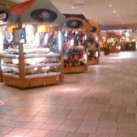 4/27/2012 tarihinde Kaitie C.ziyaretçi tarafından Knoxville Center Mall'de çekilen fotoğraf