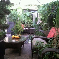 9/30/2011 tarihinde Mya D.ziyaretçi tarafından Villa Madame'de çekilen fotoğraf