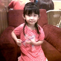 Photo taken at The Coffee Bean &amp;amp; Tea Leaf by Hy L. on 11/28/2011