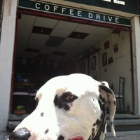 6/10/2012 tarihinde Isaac B.ziyaretçi tarafından Coffee Drive'de çekilen fotoğraf