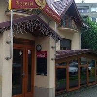 Photo taken at Pizzeria Romantica by Boris K. on 5/28/2011