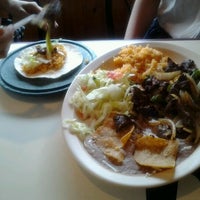 Photo taken at Los 3 Burritos by Zhihao Y. on 8/28/2011