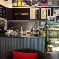 รูปภาพถ่ายที่ Caffissimo โดย Alida C. เมื่อ 4/27/2012