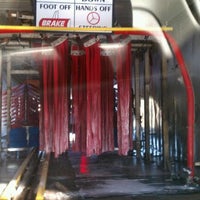 9/19/2011 tarihinde Krystal M.ziyaretçi tarafından Squeaky Clean Car Wash'de çekilen fotoğraf