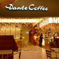 Photo taken at Dante Coffee by mario тнє joκ℮r™ on 3/18/2011
