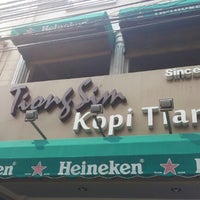 Photo taken at Tiong Sim Kopi Tiam by ANDREY M. on 6/29/2012