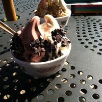 3/27/2012 tarihinde Danae R.ziyaretçi tarafından Golden Spoon Frozen Yogurt'de çekilen fotoğraf