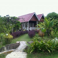 Photo taken at Sailor&amp;#39;s Rest Resort by Tengku Zahaslan T. on 4/10/2011