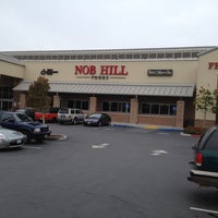 Foto tirada no(a) Nob Hill Foods por John F. em 7/20/2012