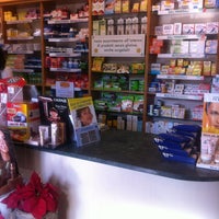 รูปภาพถ่ายที่ Farmacia Angelini โดย Claudia F. เมื่อ 1/25/2012