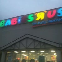 Photo taken at Toys&amp;quot;R&amp;quot;Us by Jesus M. on 11/6/2011