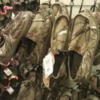 crocs store vaughan mills