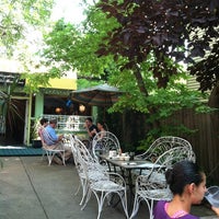 Foto tirada no(a) Riverside Cafe por D Kent T. em 7/14/2012