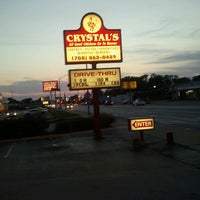 Foto tirada no(a) Crystal&amp;#39;s por Cat D. em 8/24/2012