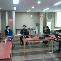Photo taken at 얼티즌카페 by 준헌 이. on 2/5/2012