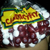 Foto diambil di Fuzziwig&amp;#39;s Candy Factory oleh Jazmin pada 5/19/2012