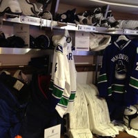 canucks store robson