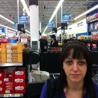 รูปภาพถ่ายที่ Walmart Supercentre โดย Trevor S. เมื่อ 3/18/2012